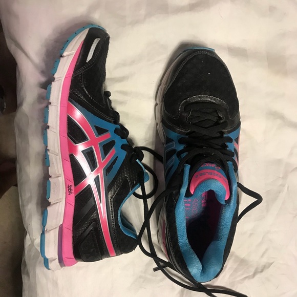 ASICS - Picture 2 of 4